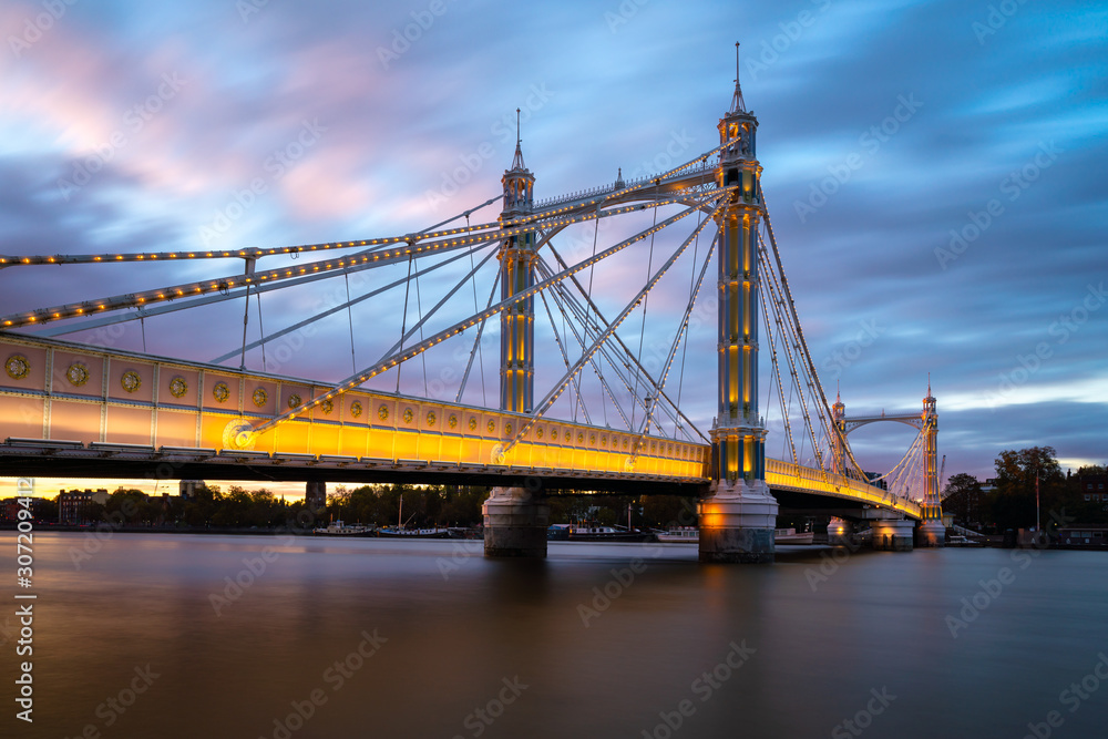 Fototapeta premium The Albert Bridge in London at nightfall