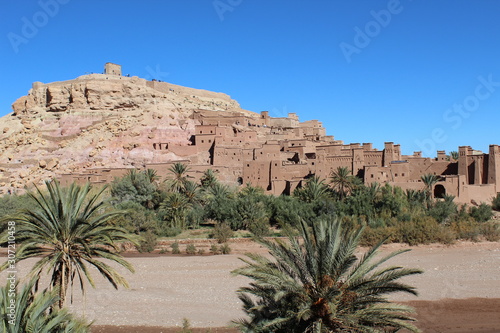 Berbère: Ksar o "ciudad fortificada" de barro en la ruta de caravanas entre Marrakech y Sahara.