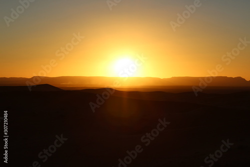 Shafaq: Crepúsculo en el desierto del Sahara, Marruecos.