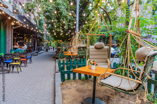 Fotografía Yerevan , Armenia - August 16, 2019 : coffee shop restaurant of Martiros Saryan