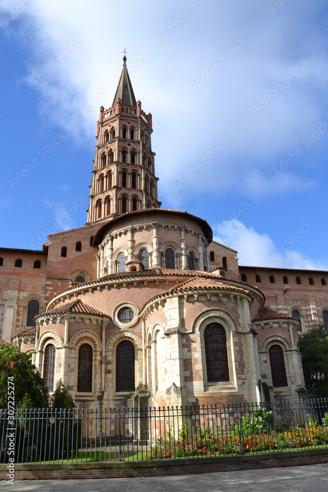 The largest Romanesque cathedral in France: Basilica of Saint-Sernin in Toulouse