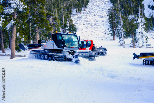 The tractor grade snow in ski resort 