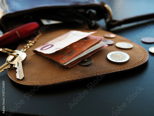 keys, cash and other little things from a woman’s handbag