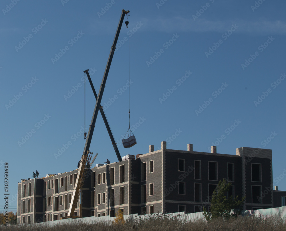 Construction of a brick multi-storey building Construction of a brick multi-storey building