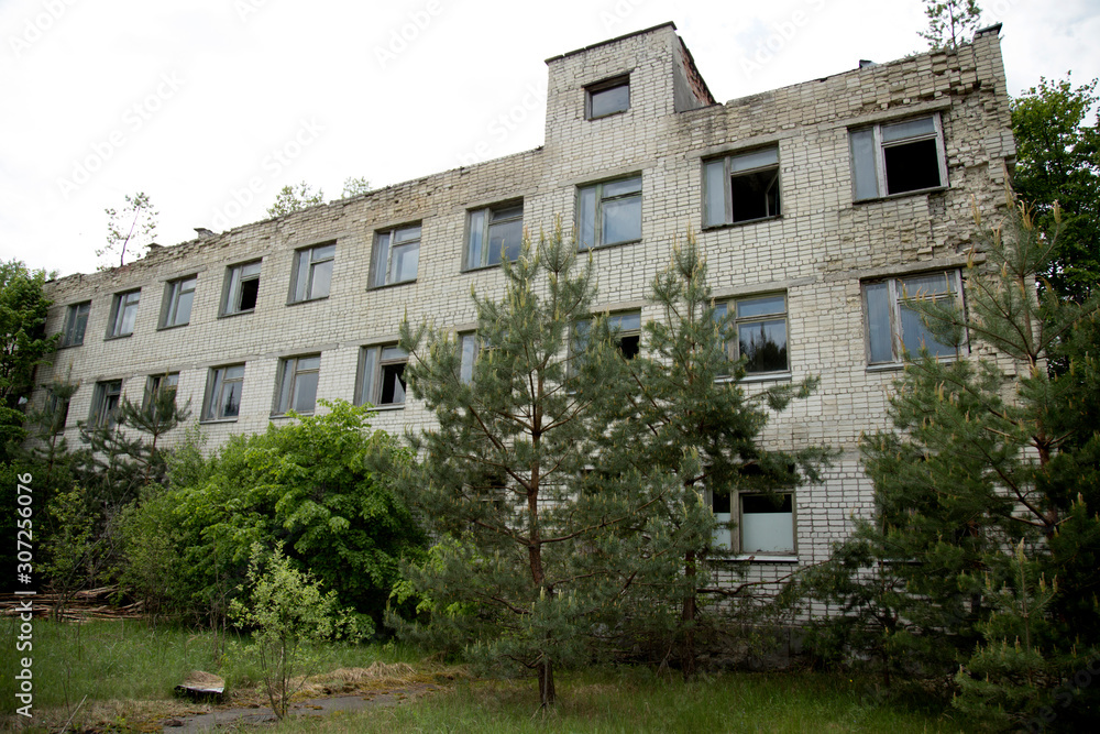 Закинута будівля в зоні відчуження, Чорнобиль, Україна Закинута будівля в зоні відчуження, Чорнобиль, Україна