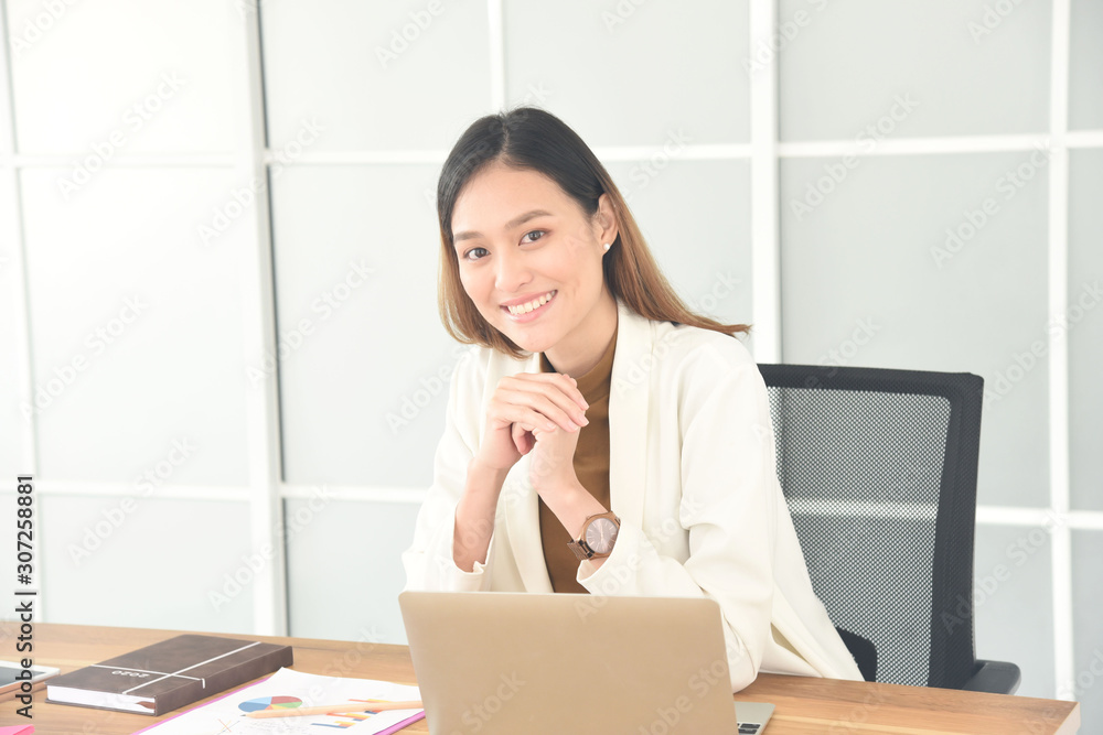 asian businesswoman work in office asian businesswoman work in office