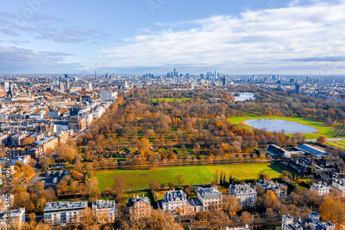 Wall Mural Beautiful aerial panoramic view of the Hyde park in London, United Kingdom