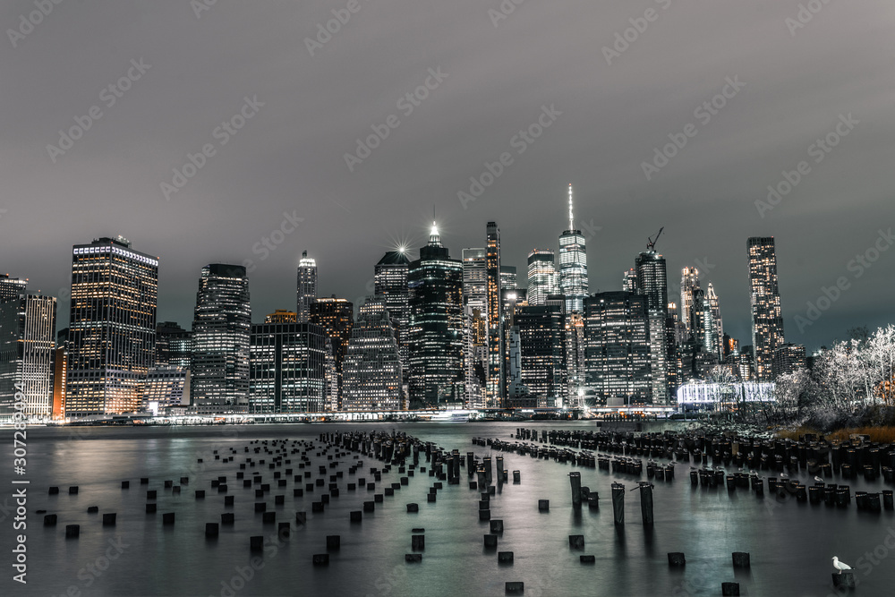 Obraz premium long exposure Manhattan financial district at night