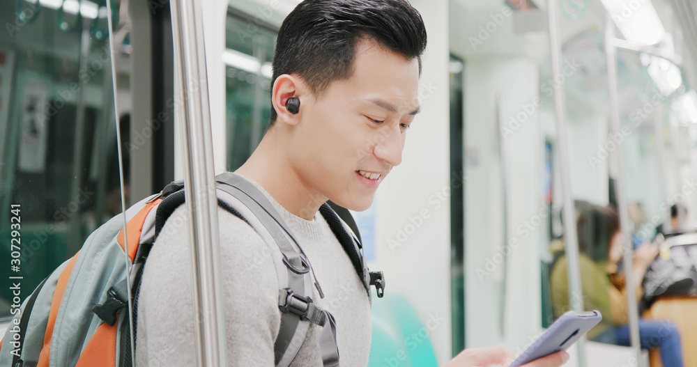 asian man wear wireless earbuds - obrazy, fototapety, plakaty 