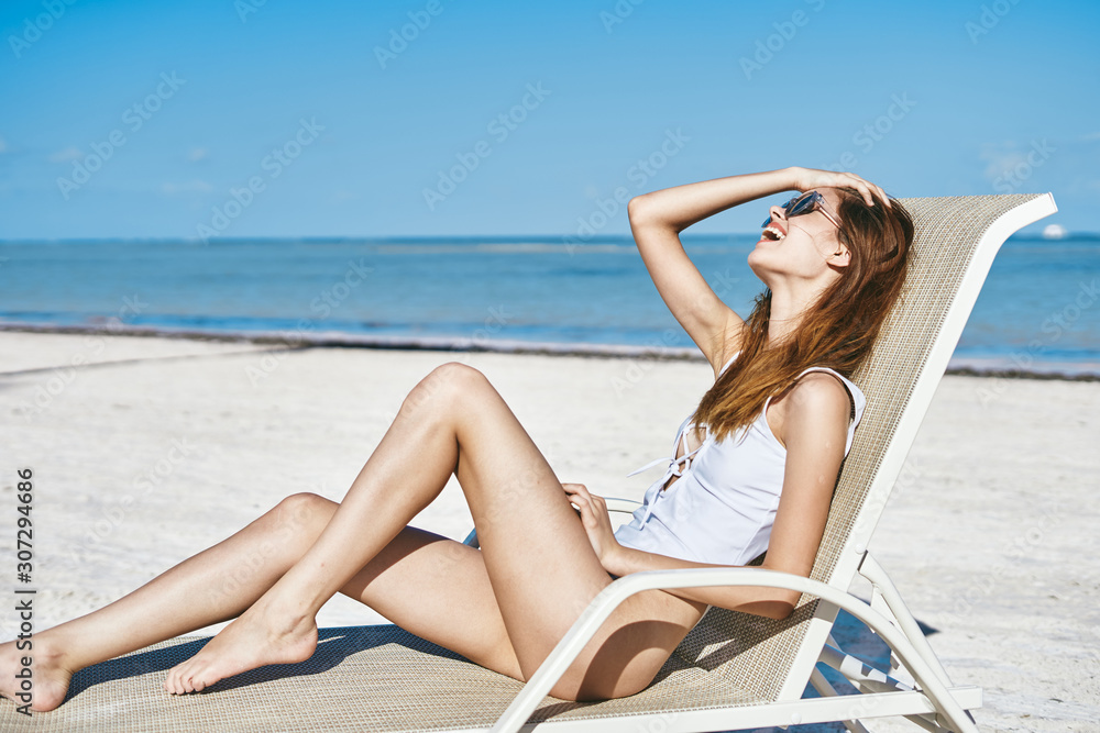Fototapeta premium beautiful woman swimsuit tropics beach