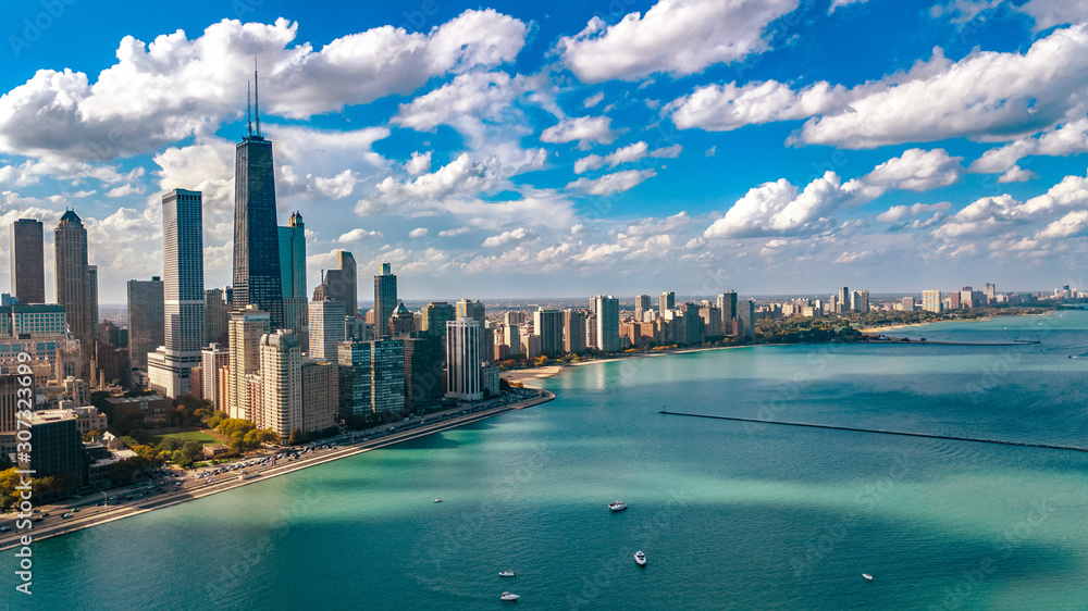 Naklejka premium Chicago skyline widok z lotu ptaka drone z góry, drapacze chmur w centrum Chicago i pejzaż miejski jeziora Michigan, Illinois, USA