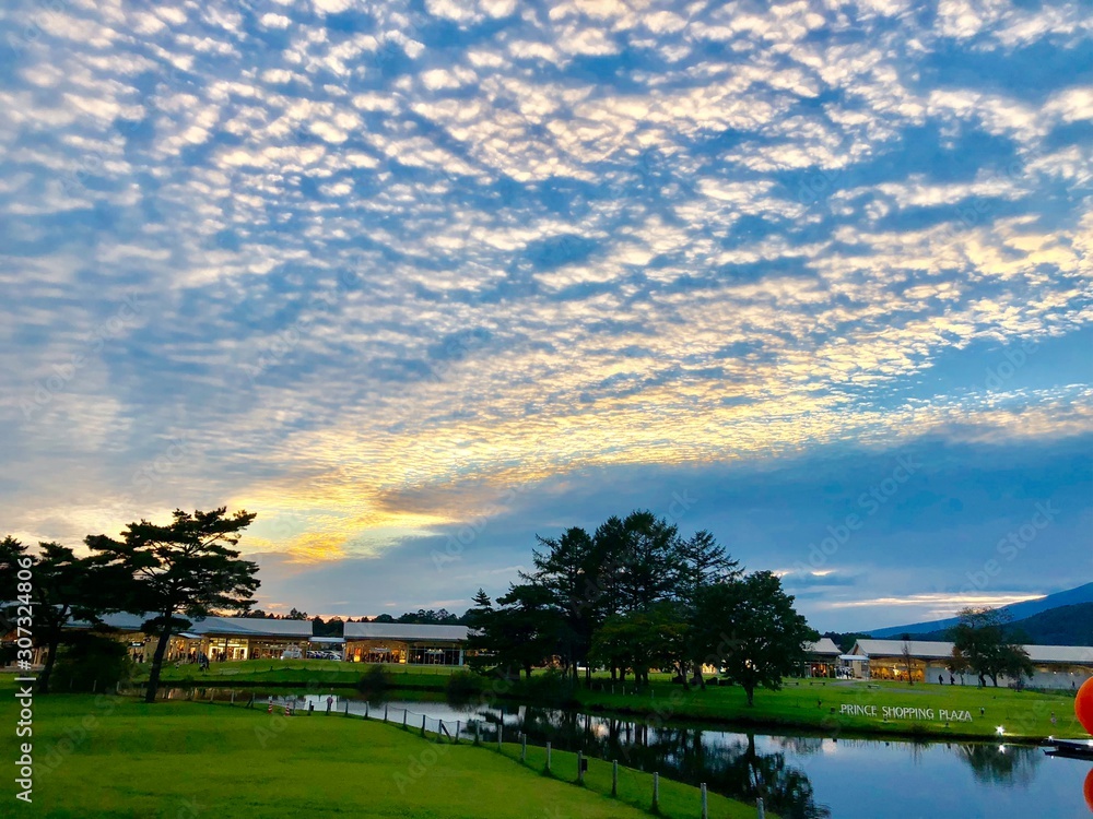 Obraz premium landscape with blue sky and clouds