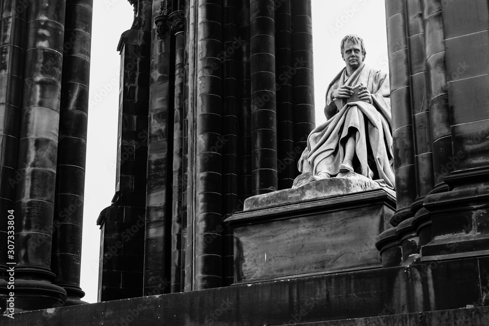 Fototapeta premium Black and white view of the statue of Walter Scott at Scott Monument, Edinburgh, Scotland.