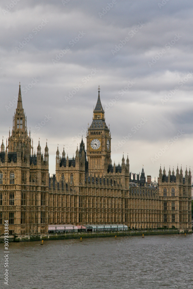 Fototapeta premium View of Big Ben from the Thames