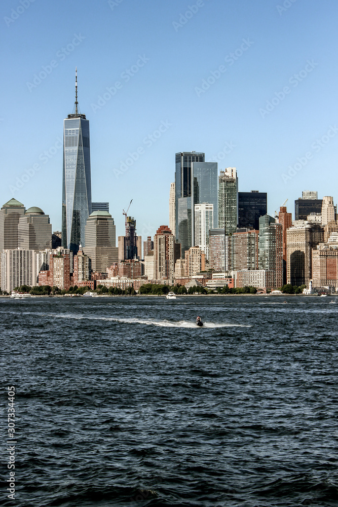Obraz premium One World Trade Center dramatic photo of the skyline of Manhattan, New York, USA.