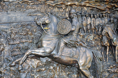 Foto bas-relief depicting a rider with a spear on a horse.
