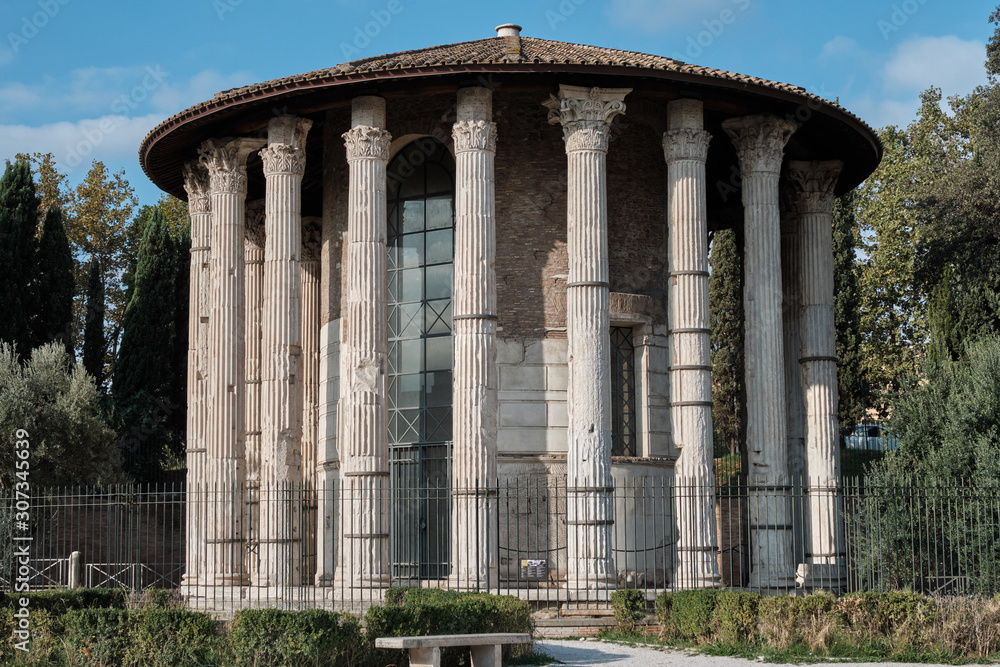 Fototapeta premium Rome, Italy - Ancient Temple of Hercules at a bull forum in Rome