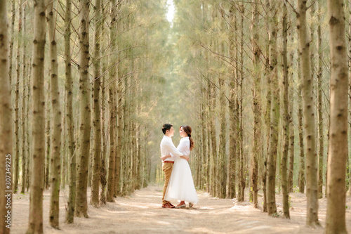 Konstfotografi Young asian groom and bride posing and smiling for pre-wedding shot