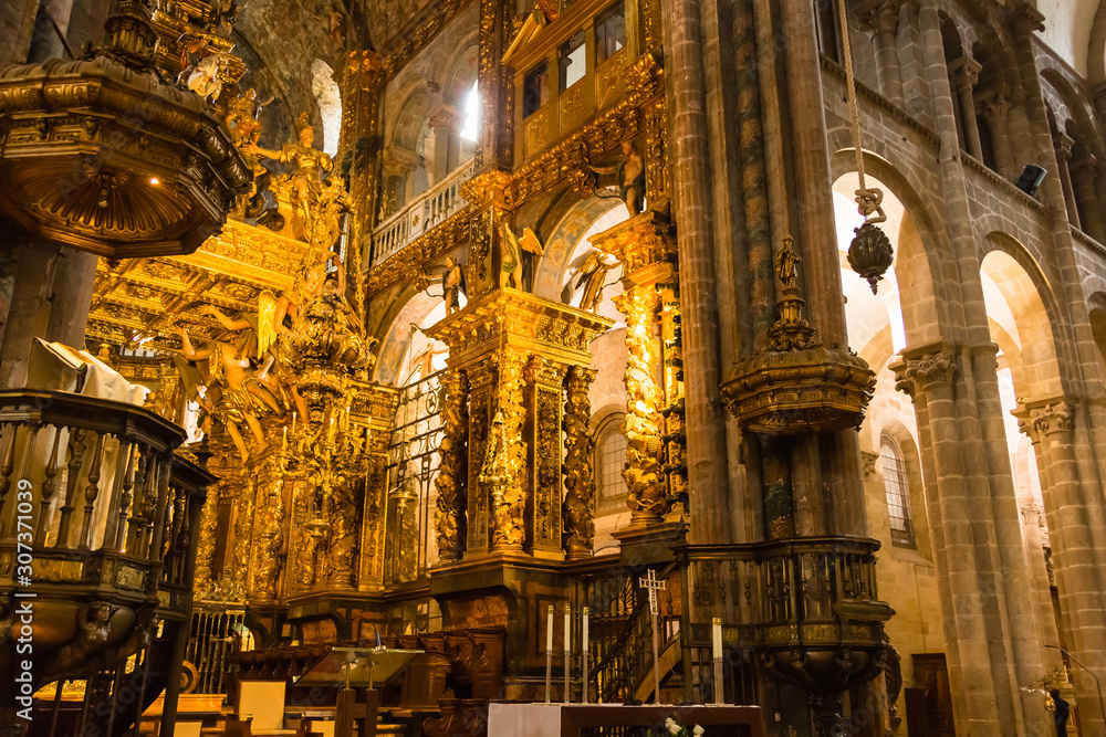 スペイン　サンティアゴ・デ・コンポステーラの大聖堂内部