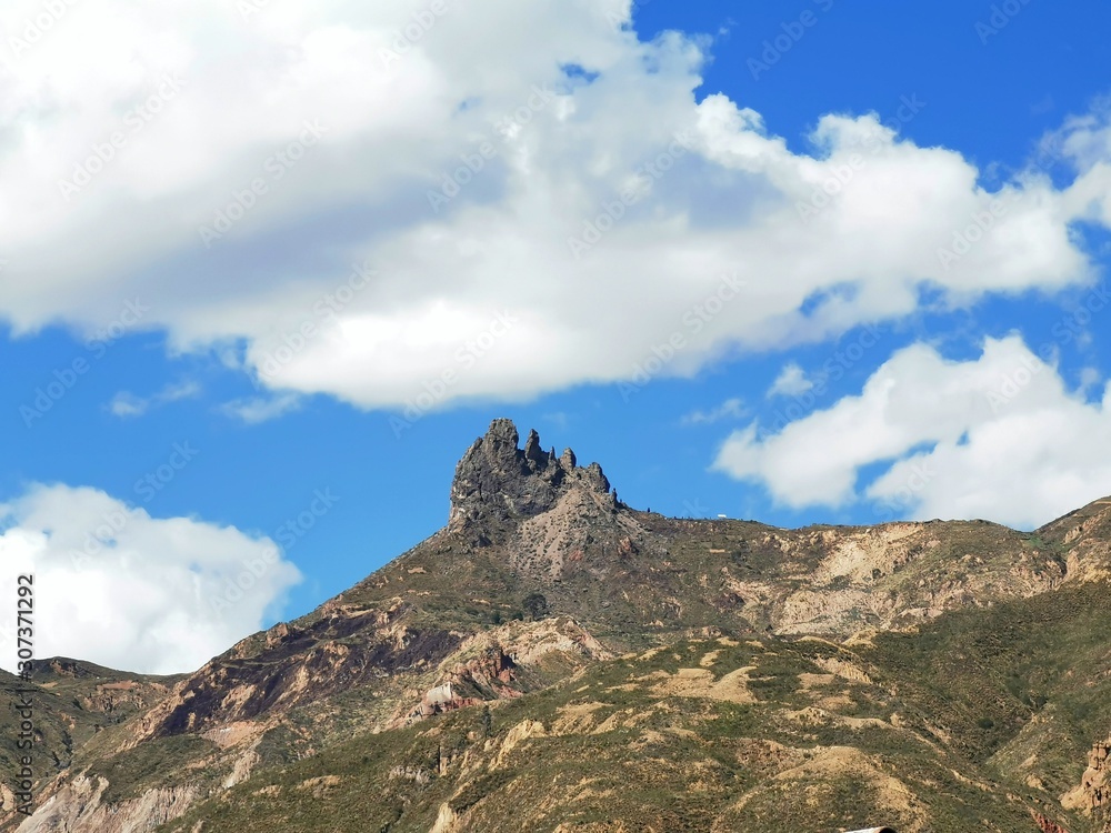 Naklejka premium mountains and blue sky