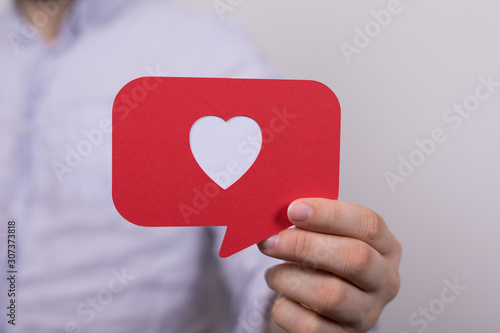show heart icon social media.
