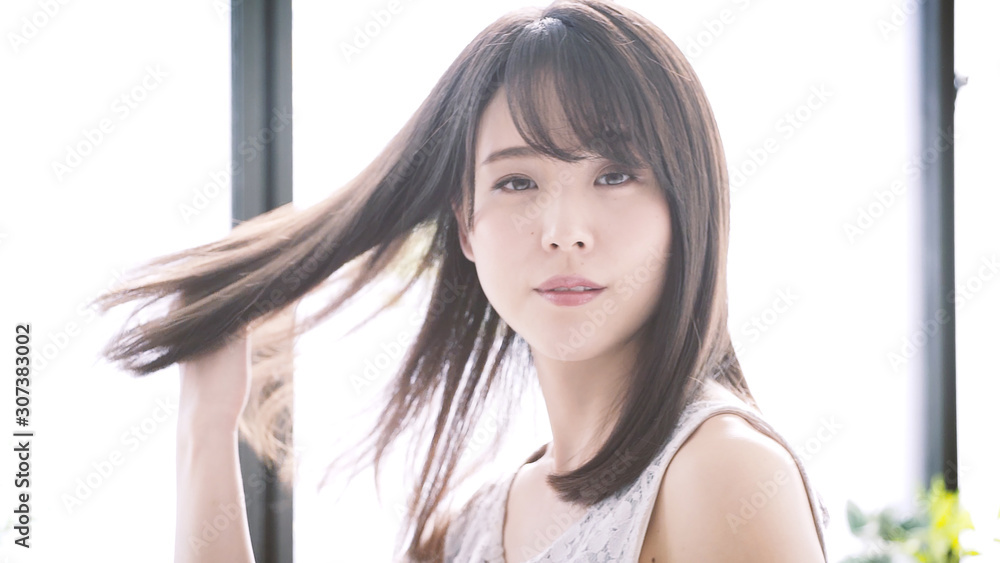 ビューティ 髪をかき上げる ビューティ 髪をかき上げる