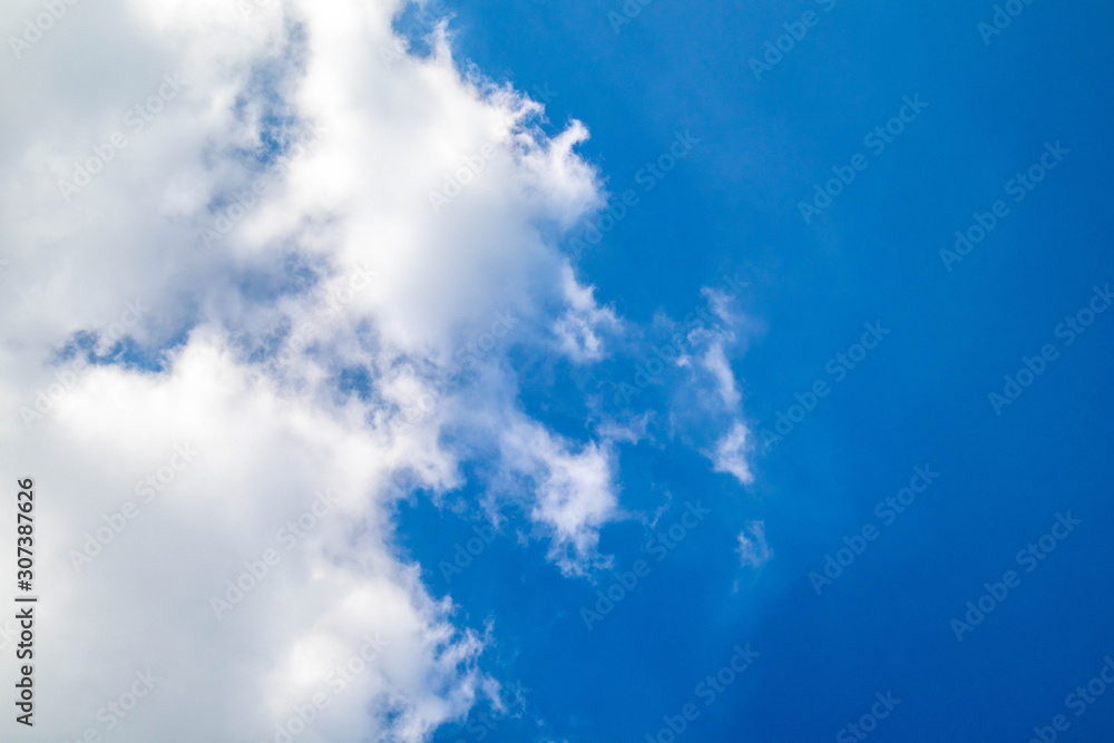 Obraz premium Blue sky with clouds on a clear day and good weather in the morning, fluffy and soft white clouds