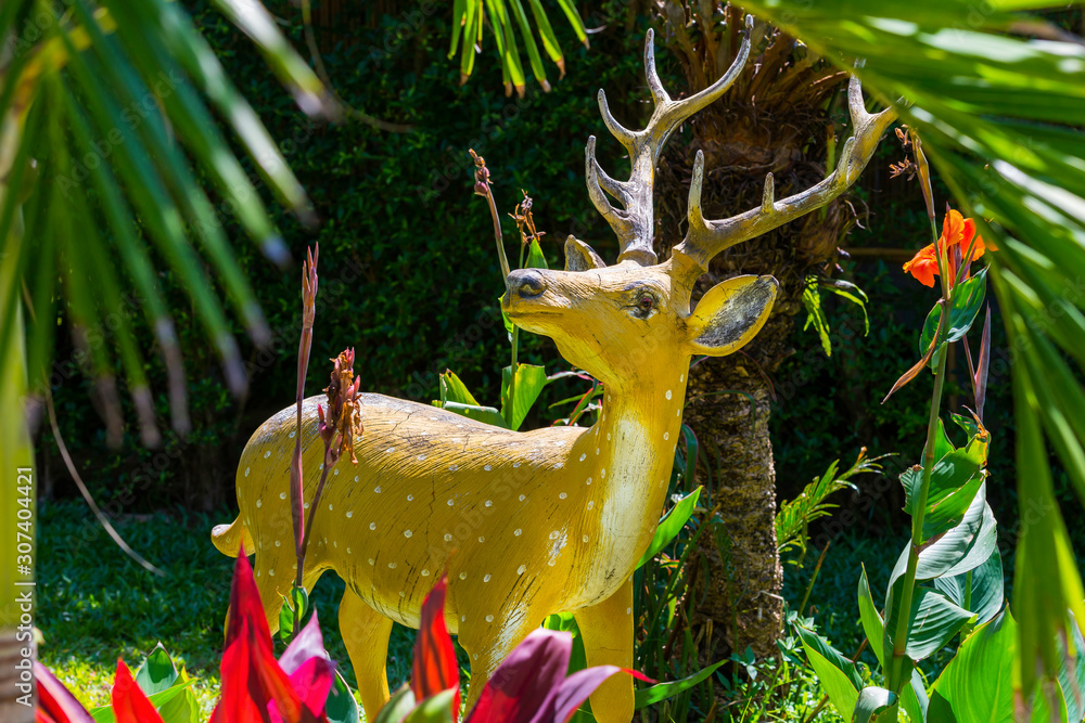 Hirsch als Figur in Thailand Stock Photo | Adobe Stock