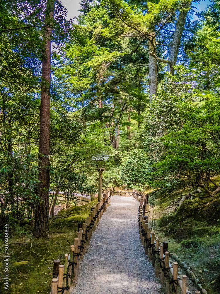 Paysage japonais traditionnel dans les rues de kanazawa, au Japon Paysage japonais traditionnel dans les rues de kanazawa, au Japon