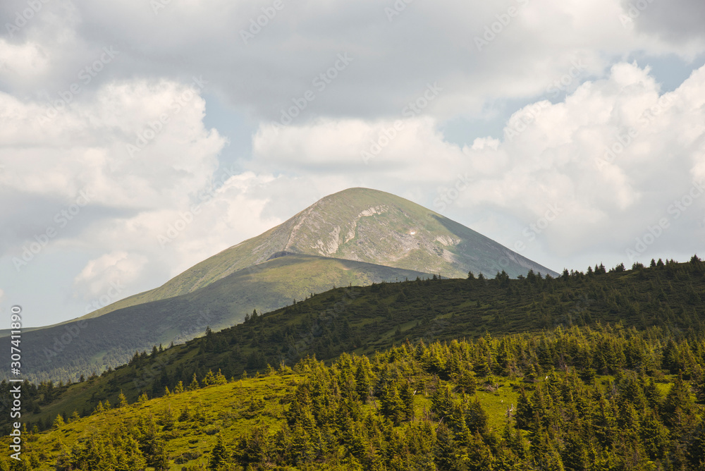 Fototapeta premium View of Mount Hoverla