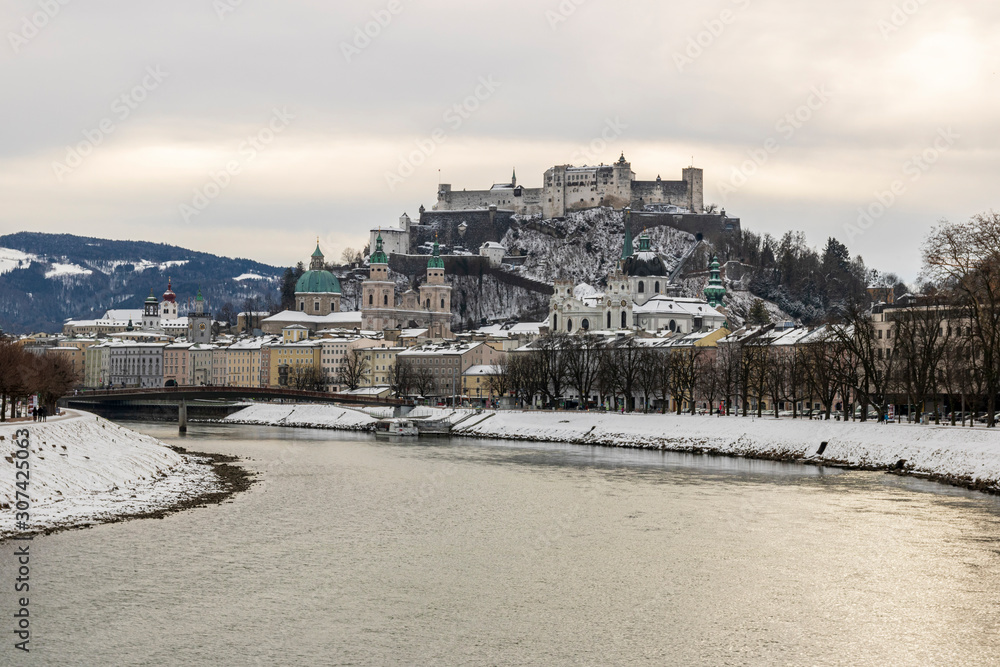 Obraz premium Beautiful view of the historic city of Salzburg with Salzach river in winter during blue hour, Salzburger Land, Austria