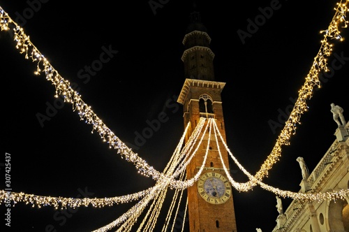L Torre illuminata per Natale