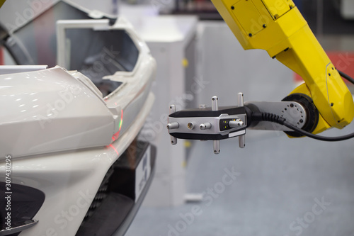 Automated robotic arm CMM scanning in automotive insustry