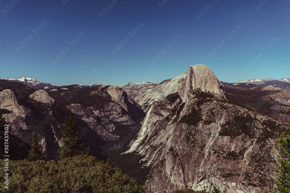 Overview on Yosemite National Park from Glacier Point