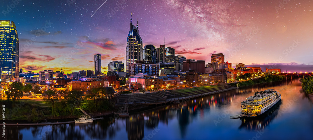Fototapeta premium Nashville sunset with milky way galaxy
