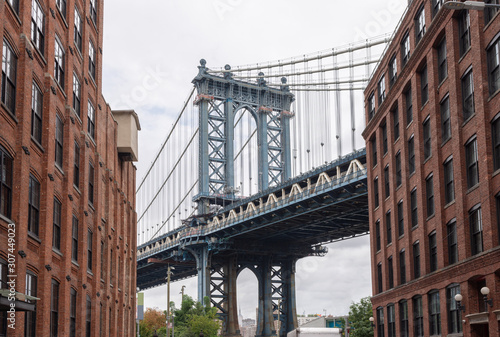 Fototapeta Naklejka Na Ścianę i Meble -  Manhattan Bridge seen from Dumbo, Brooklyn City