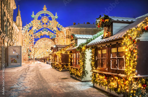 Домики на Никольской улице New Year's houses and decorations on Nikolskaya Street