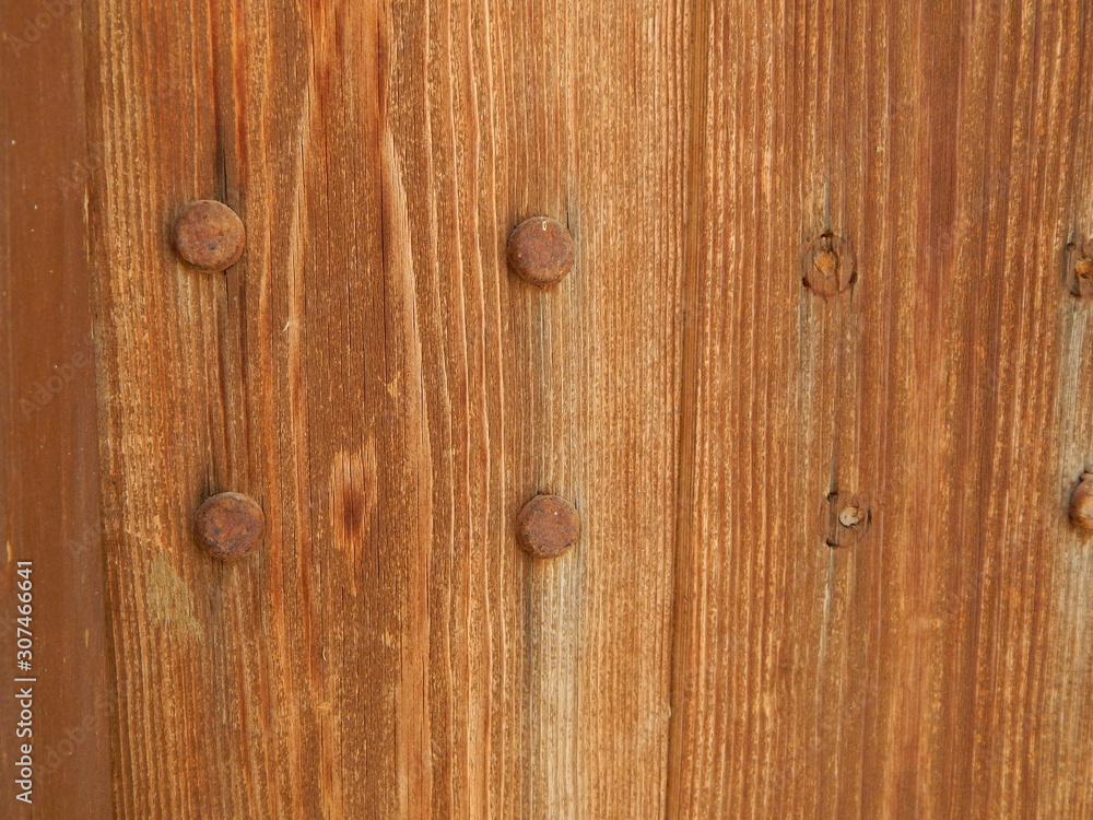 Alte Holzwand mit rostigen Nägeln Alte Holzwand mit rostigen Nägeln