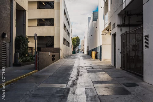 Fototapeta samoprzylepna wąska ulica