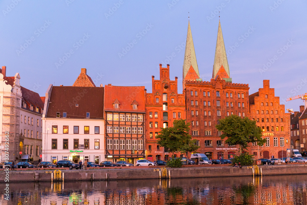 Lübecker Altstadt im Abendrot