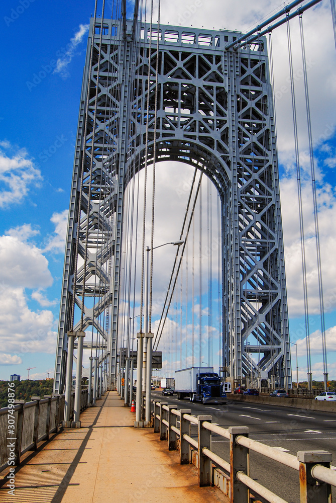 Obraz premium View from road below George Washington Bridge tower