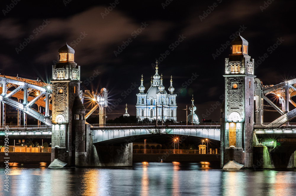 Obraz premium evening city drawbridges