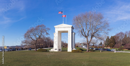 The peace arch border. Peace arch border between Canada and USA represent the world's longest undefended border.