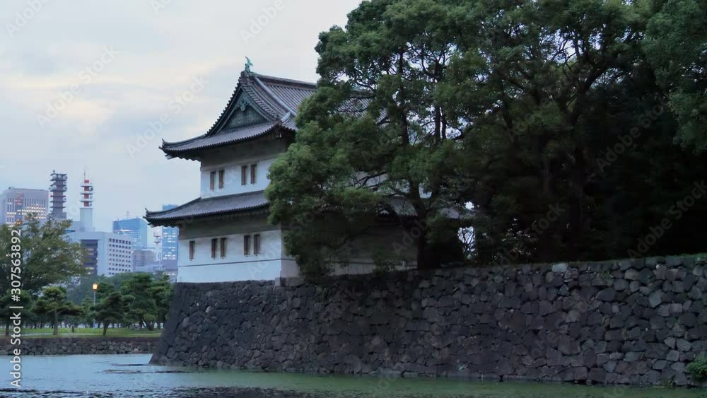 5399_The_wall_outside_the_Imperial_Palace_in_Tokyo.mov 5399_The_wall_outside_the_Imperial_Palace_in_Tokyo.mov