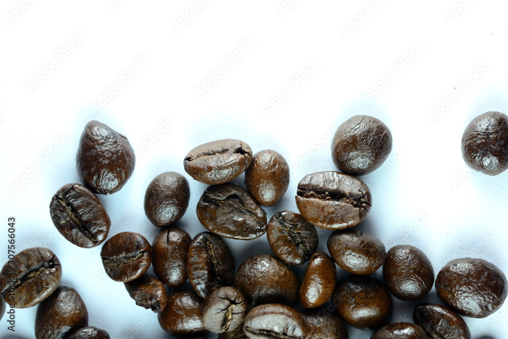 Fototapeta premium Coffee beans in white background