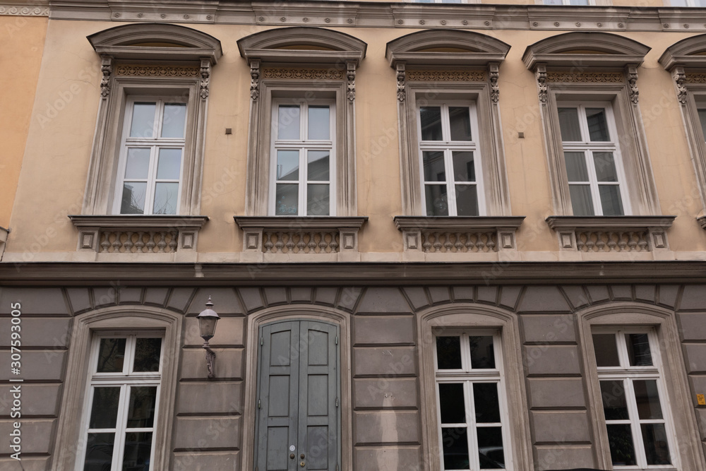 Facade of house in Vienna / Wien