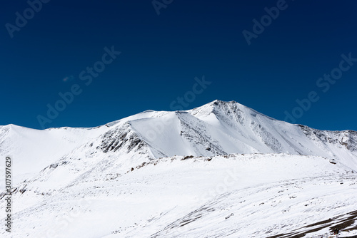 Peaks of himalayan mountains © luisapuccini