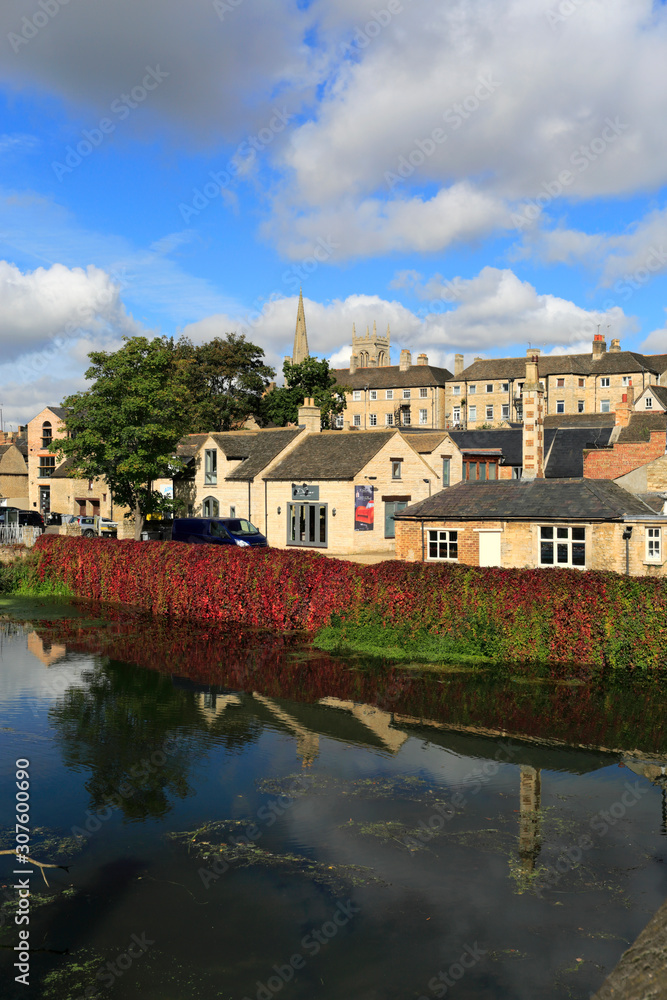 Autumn, river Welland, Georgian market town of Stamford, Lincolnshire County, England, UK Autumn, river Welland, Georgian market town of Stamford, Lincolnshire County, England, UK