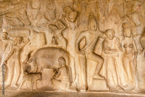 Tableau sur toile View at the Decoration rock relief Krishna Mandapam in Mamallapuram - Tamil Nadu