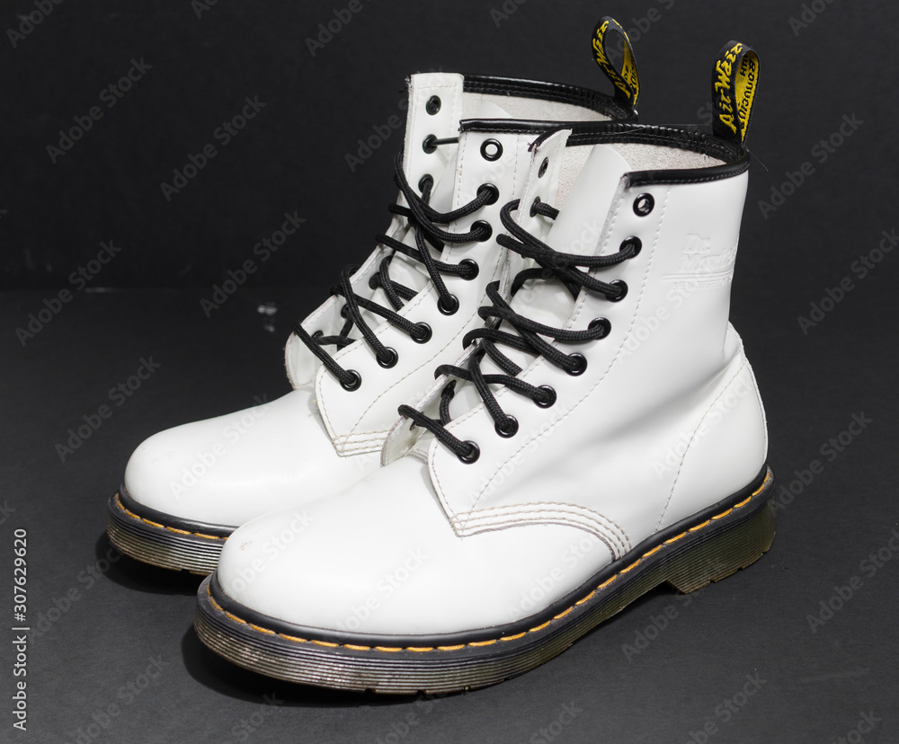 Dr martens blancas 2019 clearance